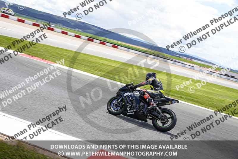 cadwell no limits trackday;cadwell park;cadwell park photographs;cadwell trackday photographs;enduro digital images;event digital images;eventdigitalimages;navarra;no limits trackdays;peter wileman photography;racing digital images;trackday digital images;trackday photos